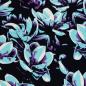 Preview: Viskose , streetartige Magnolienblüten Hellblau/Lila auf Schwarz