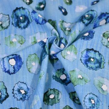 Baumwolle mit Leinenstruktur, aquarellierte  Blüten auf hellblau