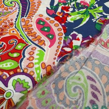Farbenfrohe Viskose mit Blüten & Paisley