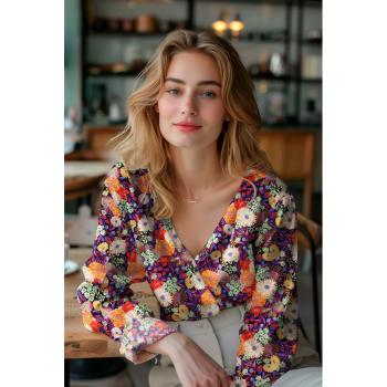 Beispielbluse aus Viskose, Lenzing EcoVero,  digitaler Blumendruck
