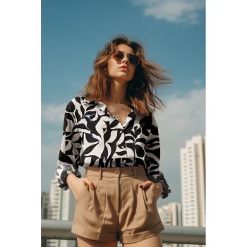 Beispielbluse aus Viskose, Lenzing EcoVero, abstraktes Design in schwarz/weiß