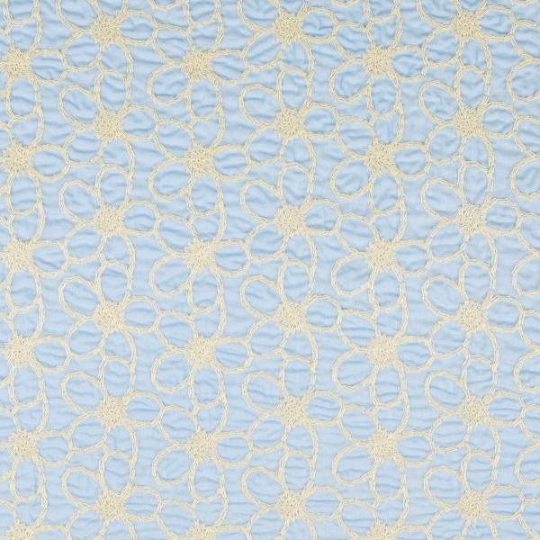 Baumwoll‑Voile Hellblau mit naturweißer Blüten‑Stickerei