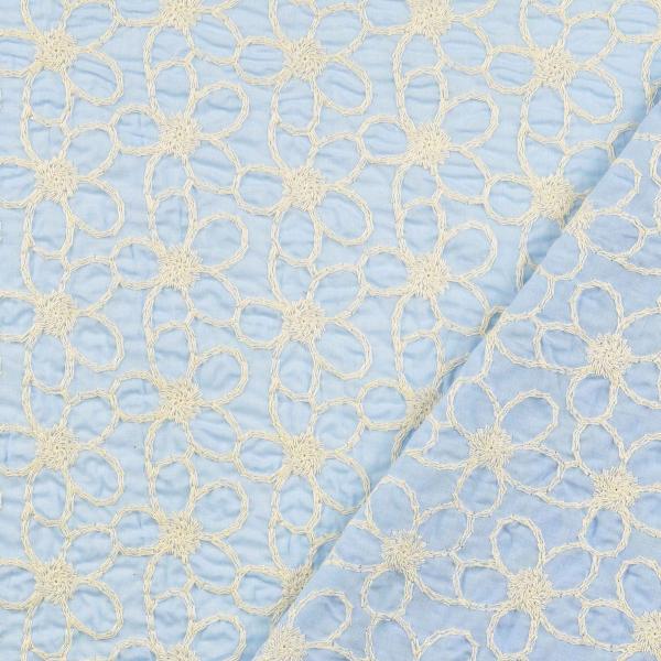 Baumwoll‑Voile Hellblau mit naturweißer Blüten‑Stickerei