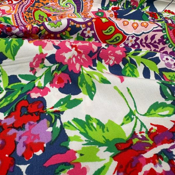 Farbenfrohe Viskose mit Blüten & Paisley