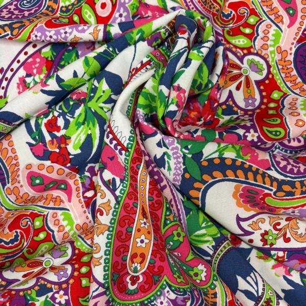 Farbenfrohe Viskose mit Blüten & Paisley